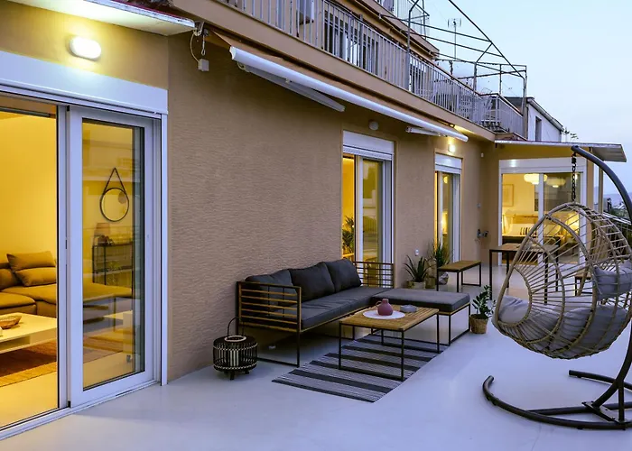 H Experience - Urban 2Bd Rooftop Center